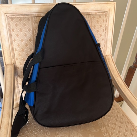 LA Rams Backpack NEW! With Shoulder Strap, Handles and Zippered Pockets - Picture 3 of 5